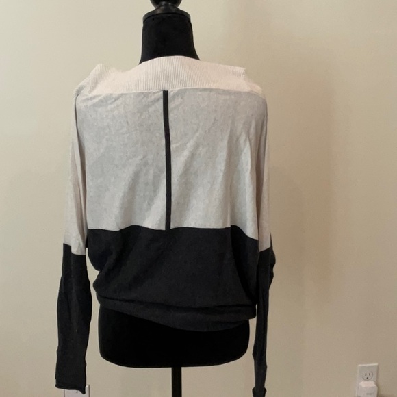 Lululemon UPSIDE DOWN Sweater - Picture 2 of 5